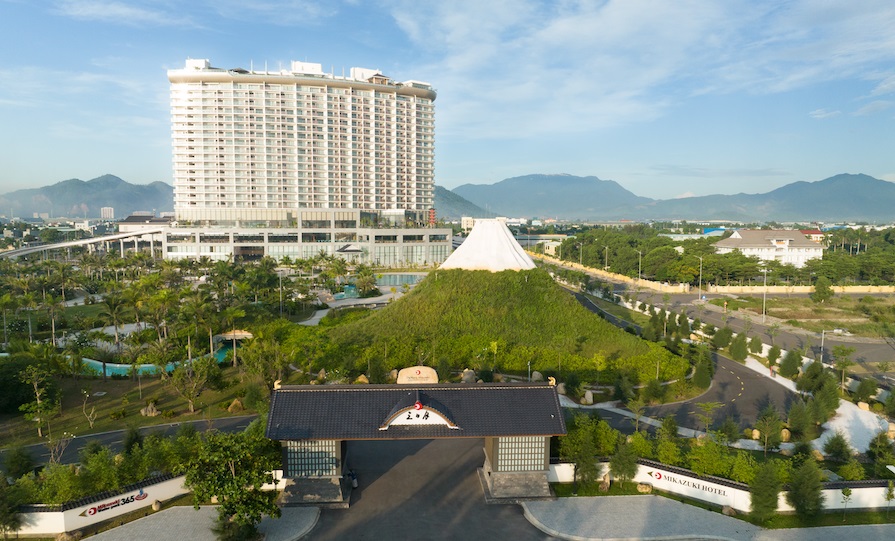 Sau 3 năm xây dựng, khách sạn MIKazuki thuộc khu nghỉ dưỡng và giải trí cao cấp Da Nang MIKazuki đã chính thức khai trương vào ngày 8/6.