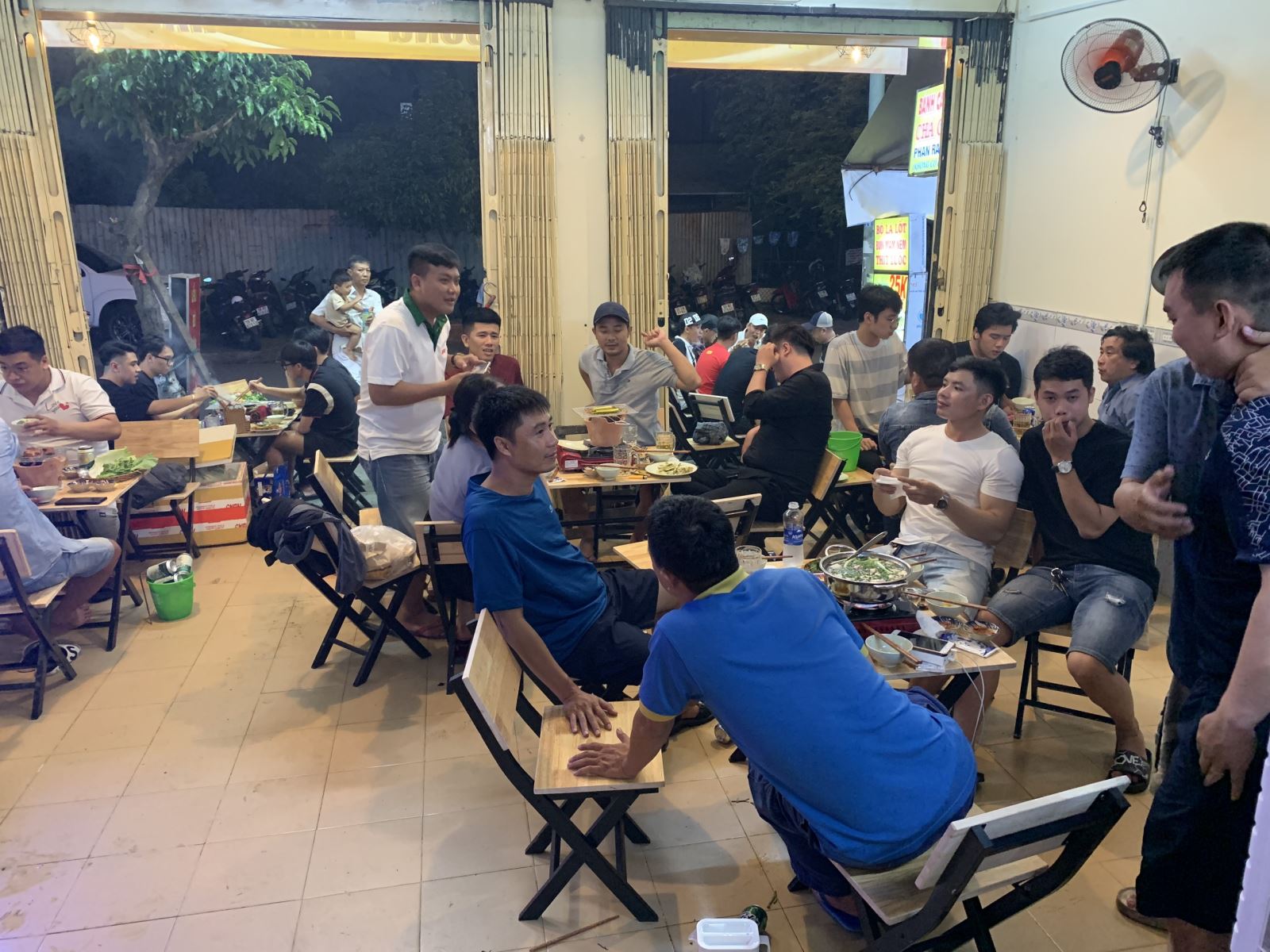 Cần sang quán Lẫu  đang đông khách chung cư bàu cát 2, lô L, Tân Bình